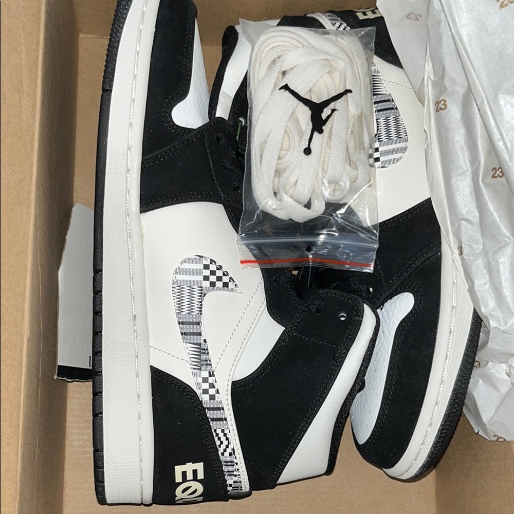 Jordan Black and White Sneakers Classic Basketball Style